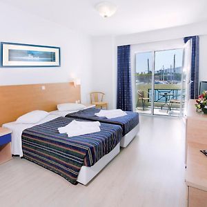 Zimmer mit zwei Einzelbetten